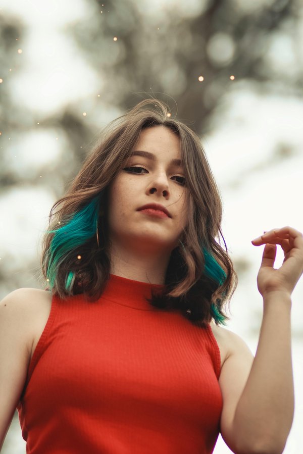 Découvrez la coloration bleu turquoise : éclat et tendance !